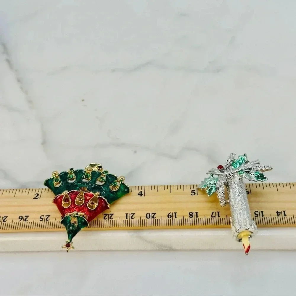 2 Vintage Christmas Brooches Jeweled Christmas Tree Candle Signed Gerrys… - Picture 12 of 12